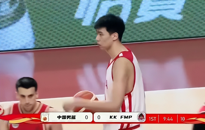 男篮首节被FMP俱乐部碾压！焦泊乔+2首发齐发挥，防守成麻烦！|王俊杰|中国男篮|廖三宁|庞峥麟|崔永熙_新浪体育_新浪新闻