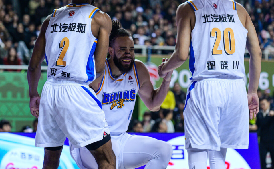 b体育平台-CBA排名又乱了！北京惨败浙江跌出四强，北控逆天绝杀重返12强